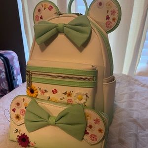 NWT Minnie Flower Loungefly and Wallet